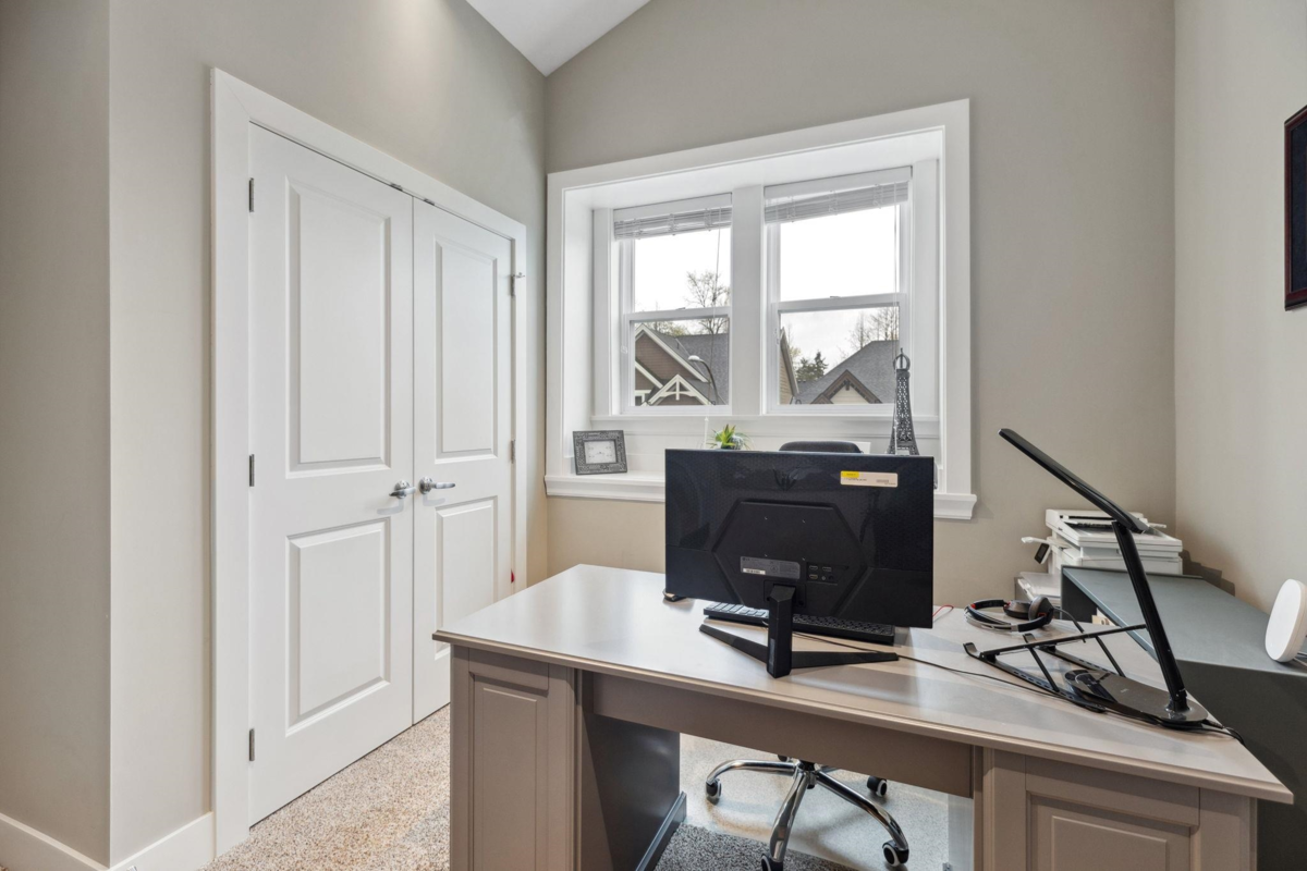 Entry Foyer Photo of 5926 139a Street, Surrey, BC
