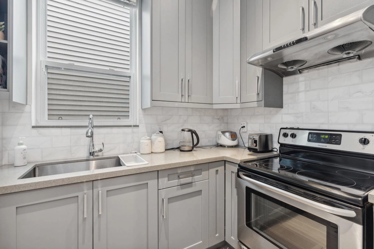 Swimming Pool Photo of 5926 139a Street, Surrey, BC