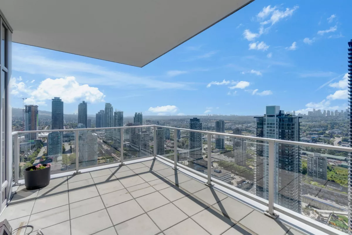 Front Yard Photo of 4402 1888 Gilmore Avenue, Burnaby, BC