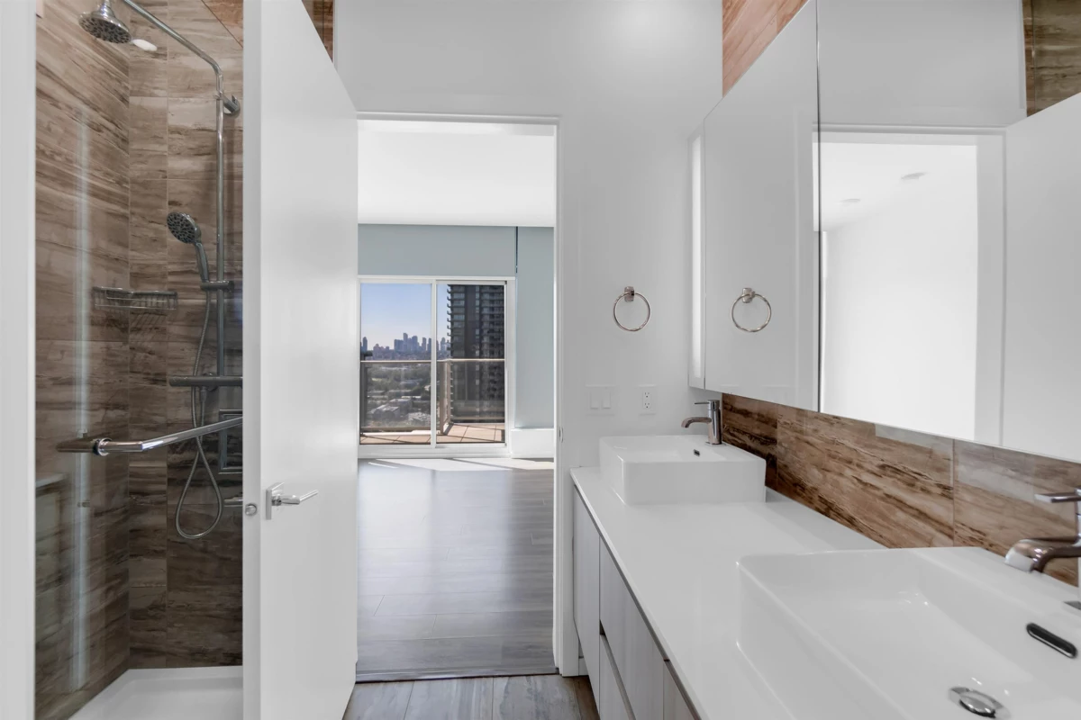 Hallway Photo of 4402 1888 Gilmore Avenue, Burnaby, BC