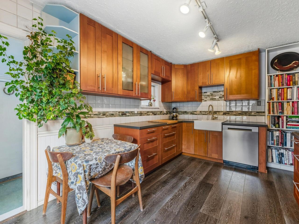 Breakfast Nook Photo of 2917 E 28th Avenue, Vancouver, BC