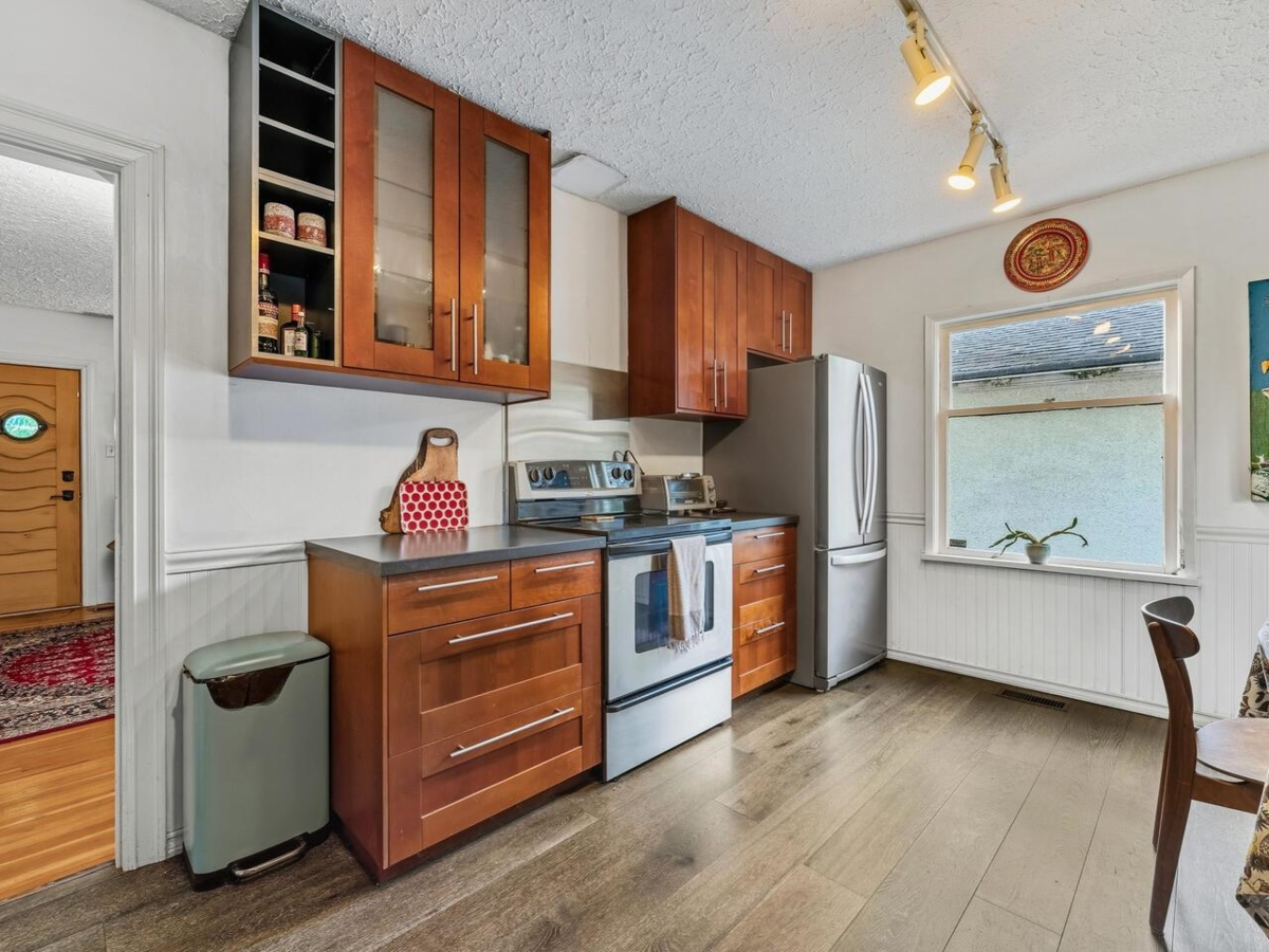 Dining Area Photo of 2917 E 28th Avenue, Vancouver, BC