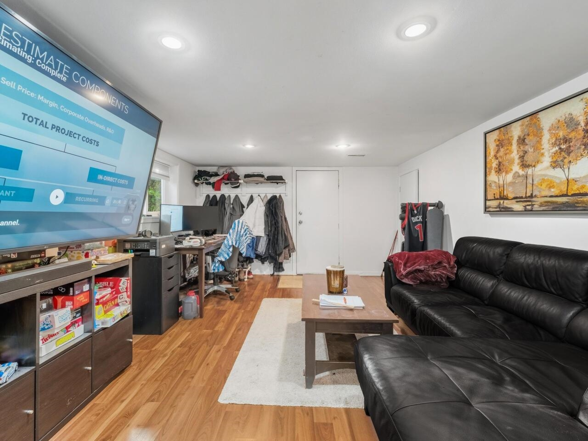 Guest Bathroom Photo of 2917 E 28th Avenue, Vancouver, BC