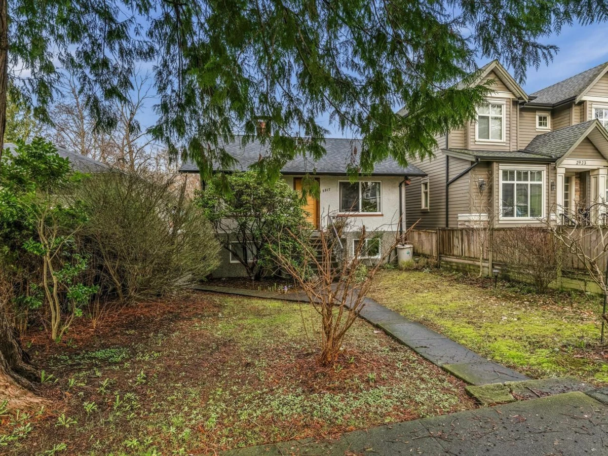 Hallway Photo of 2917 E 28th Avenue, Vancouver, BC