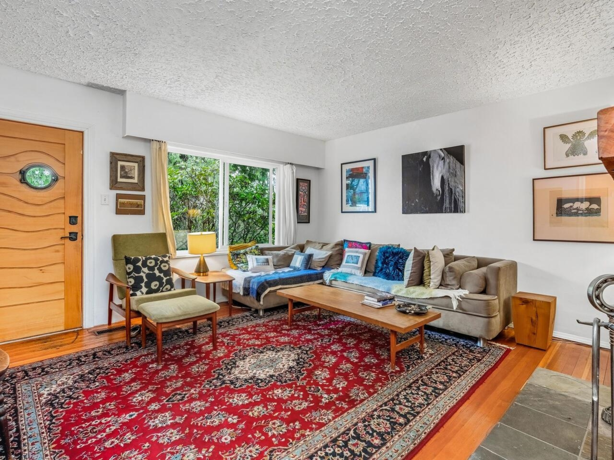 Living Room Photo of 2917 E 28th Avenue, Vancouver, BC