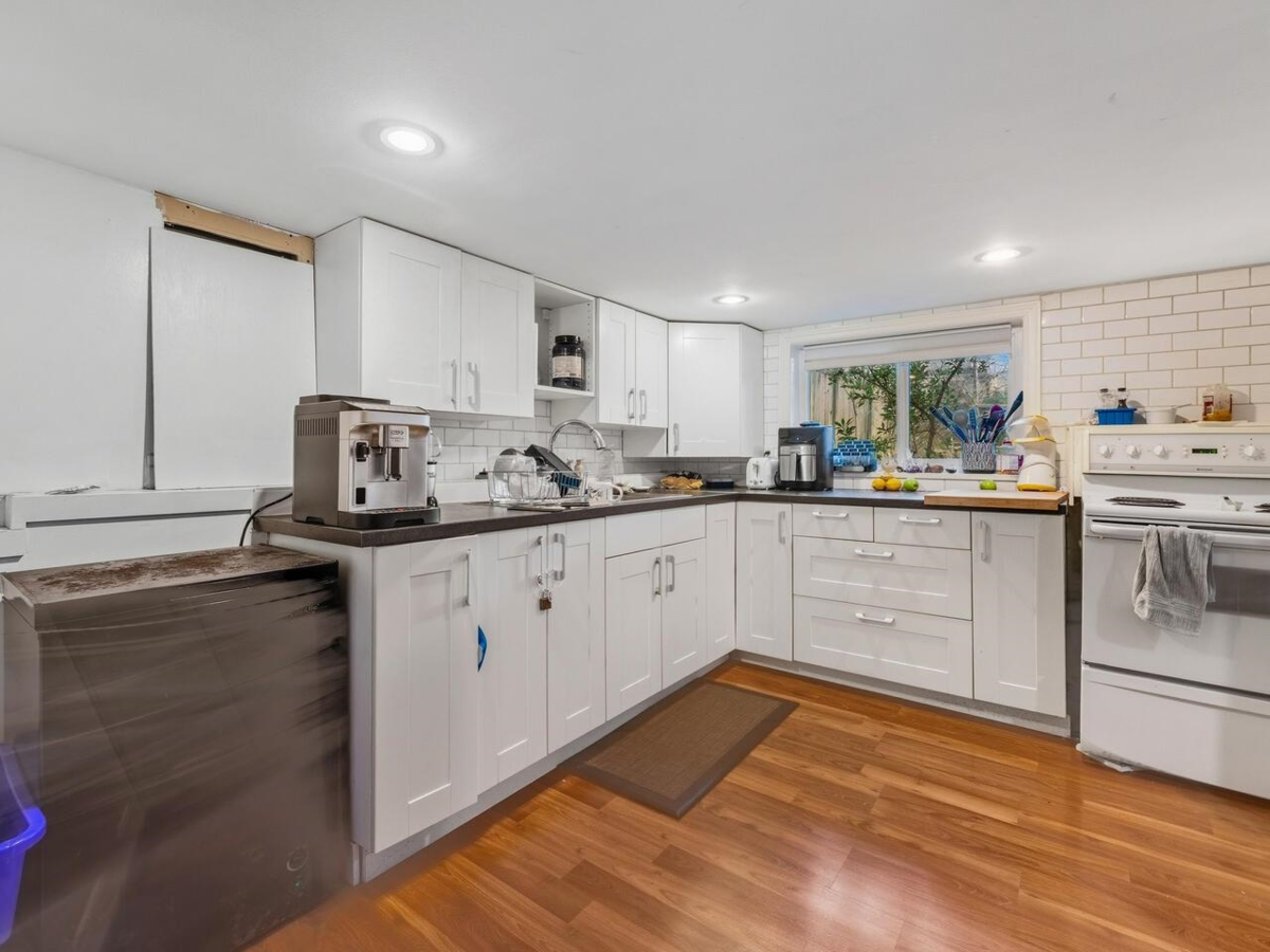 Powder Room Photo of 2917 E 28th Avenue, Vancouver, BC