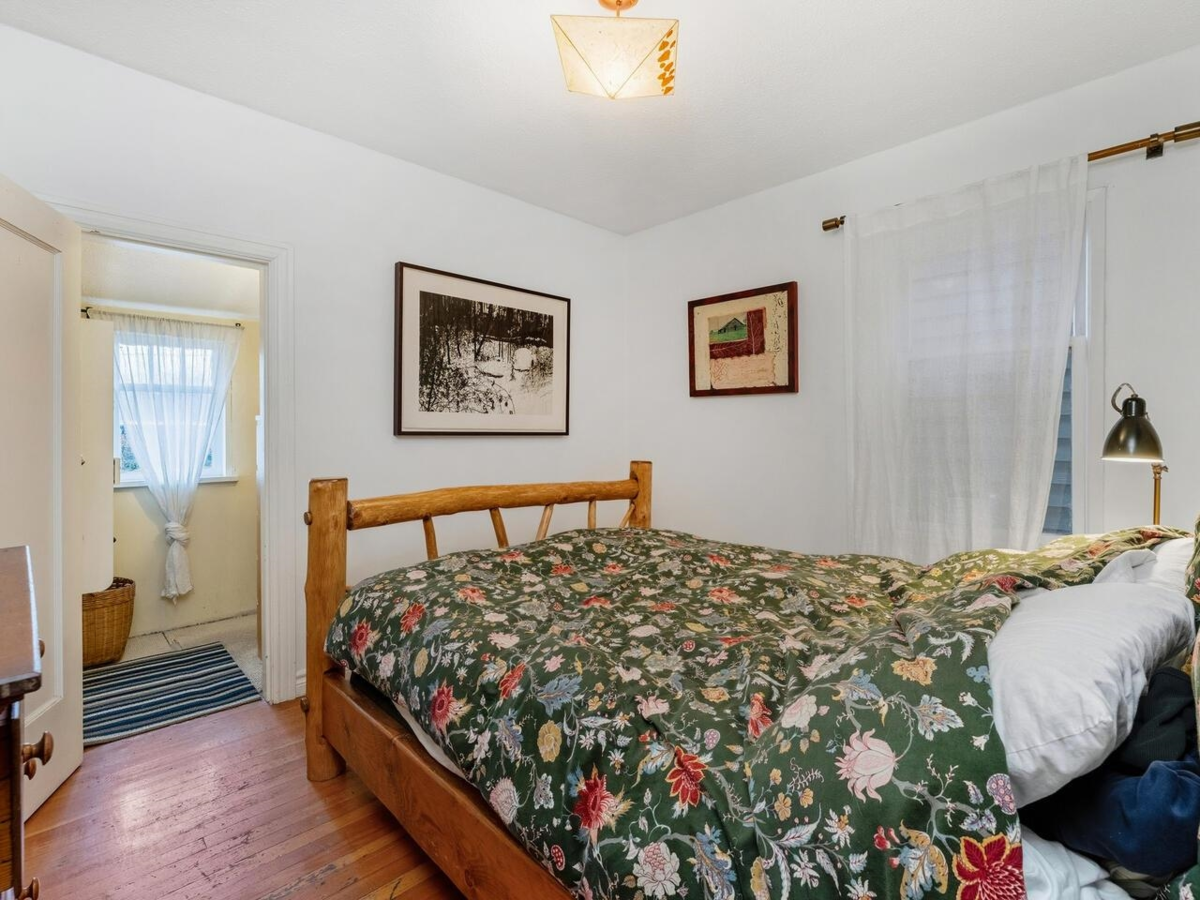 Primary Bathroom Photo of 2917 E 28th Avenue, Vancouver, BC