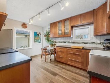 Kitchen Island Photo of 2917 E 28th Avenue, Vancouver, BC