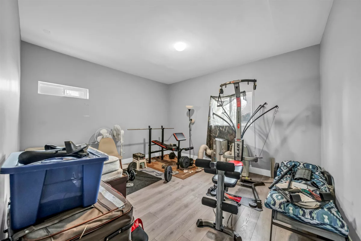 Entry Foyer Photo of 12101 84 Avenue, Surrey, BC