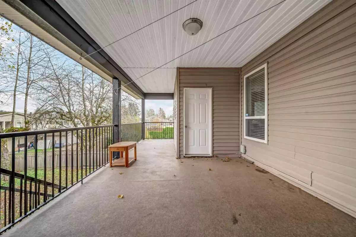 Hallway Photo of 12101 84 Avenue, Surrey, BC