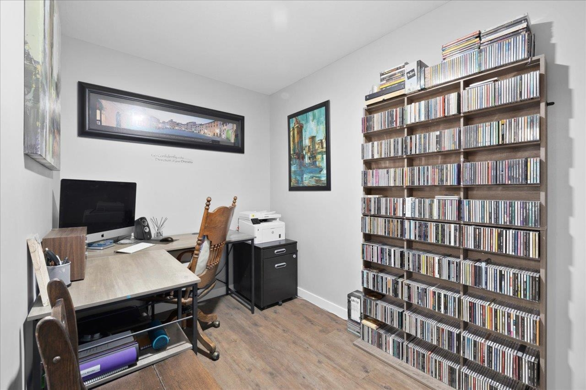 Entry Foyer Photo of 107 2167 152 Street, White Rock, BC