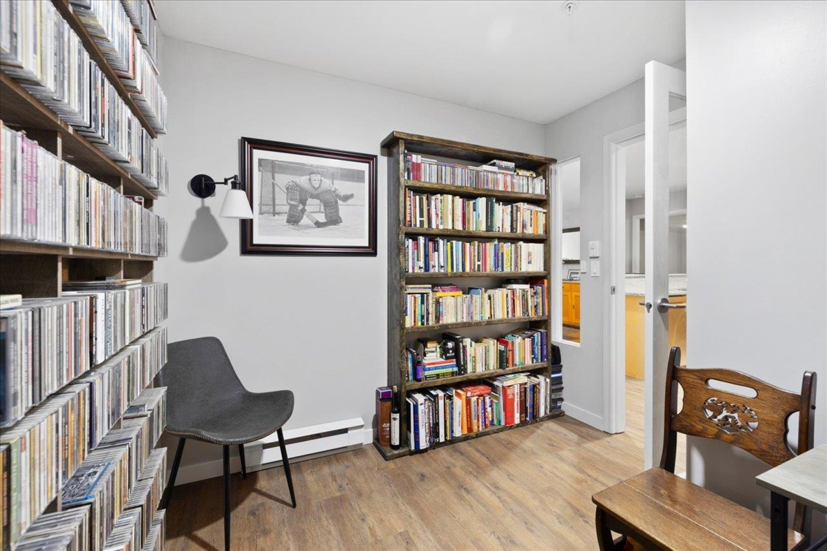 Hallway Photo of 107 2167 152 Street, White Rock, BC