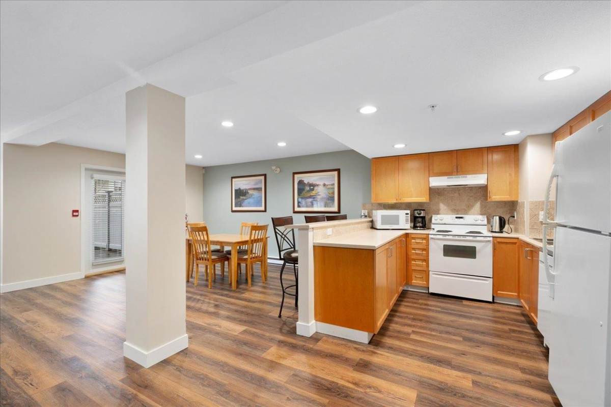 Outdoor Kitchen Photo of 107 2167 152 Street, White Rock, BC