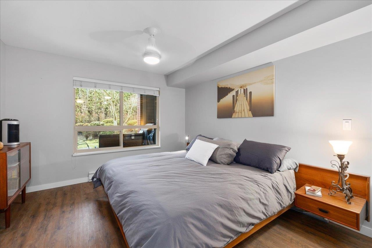 Powder Room Photo of 107 2167 152 Street, White Rock, BC