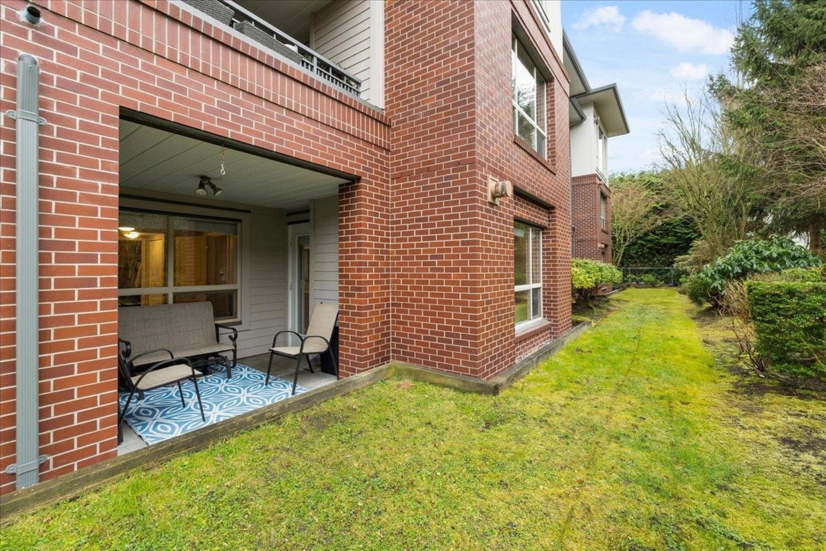 Primary Bathroom Photo of 107 2167 152 Street, White Rock, BC