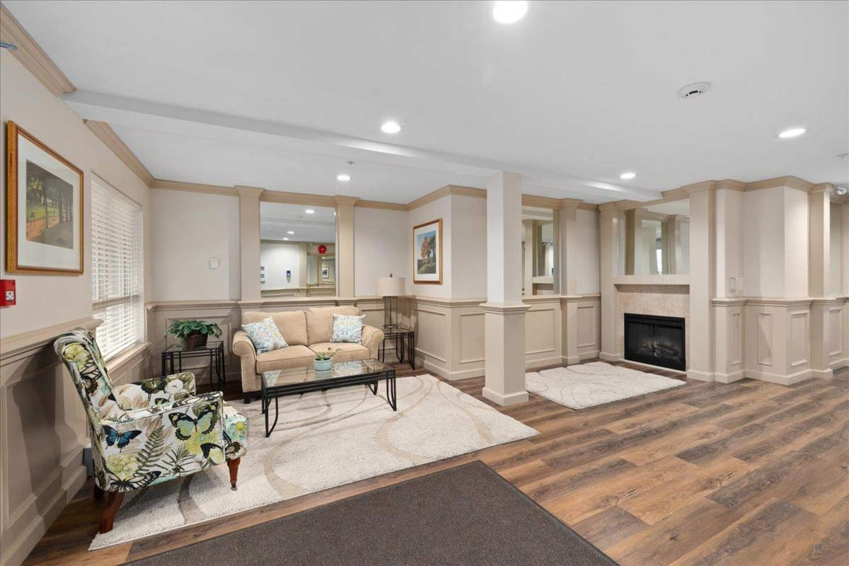 Swimming Pool Photo of 107 2167 152 Street, White Rock, BC