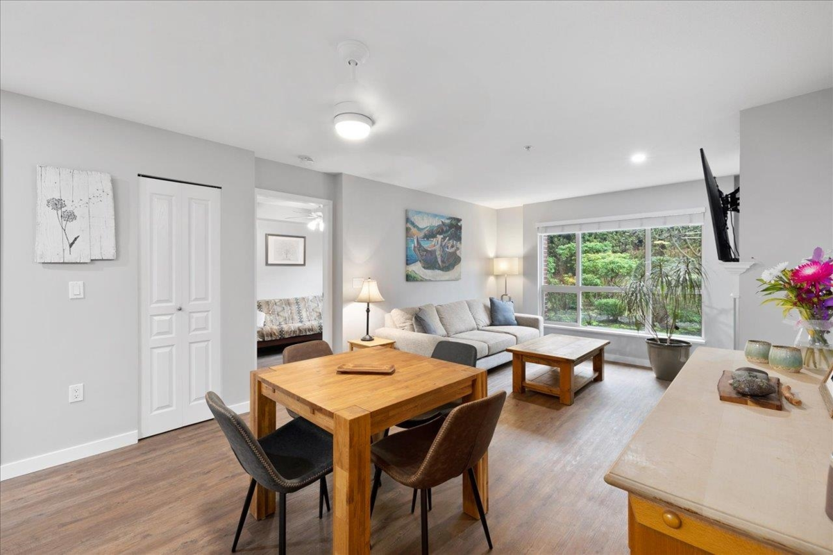 Walk-In Closet Photo of 107 2167 152 Street, White Rock, BC