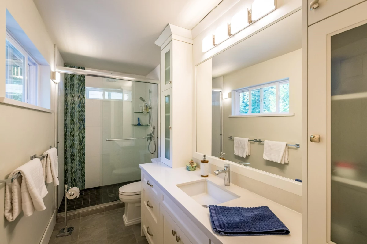 Guest Bathroom Photo of DL6129 Nelson Island, Pender Harbour, BC