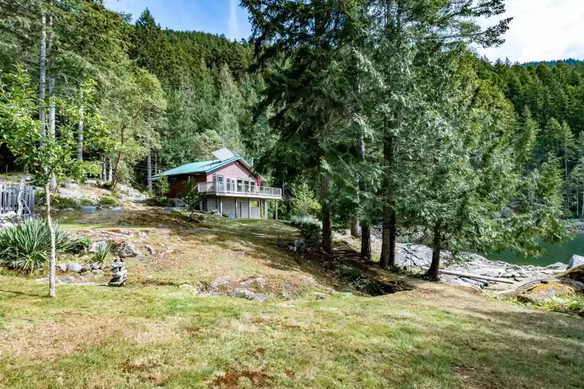 Hallway Photo of DL6129 Nelson Island, Pender Harbour, BC