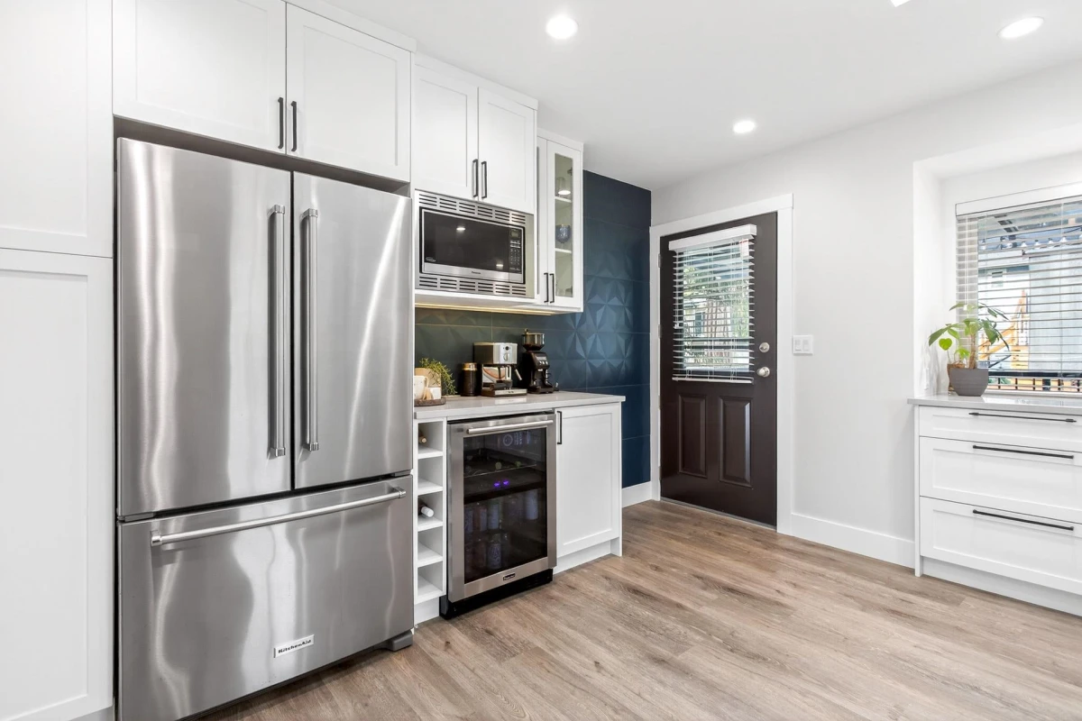 Hallway Photo of 969 Mansfield Crescent, Port Coquitlam, BC