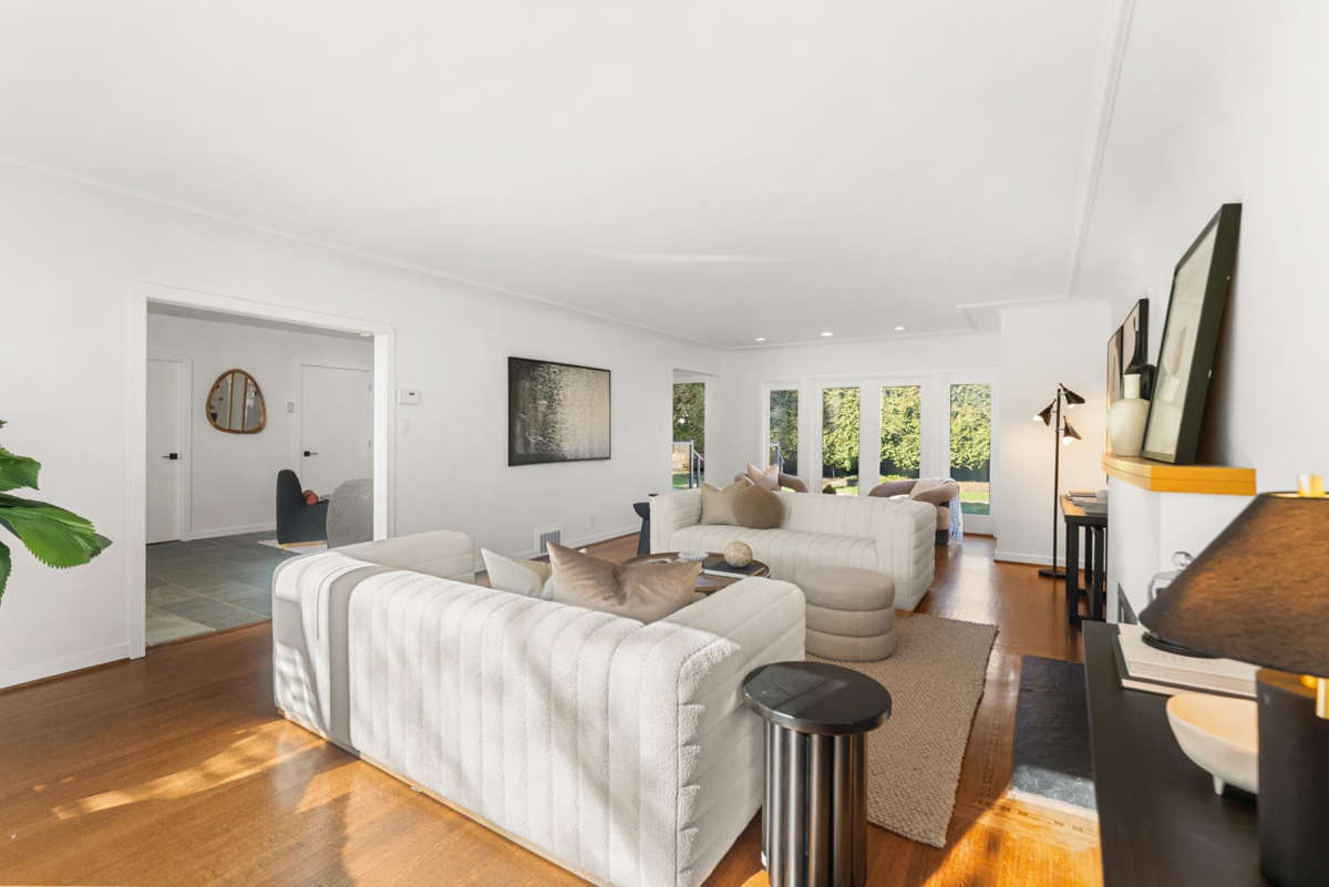 Breakfast Nook Photo of 4709 Chancellor Boulevard, Vancouver, BC