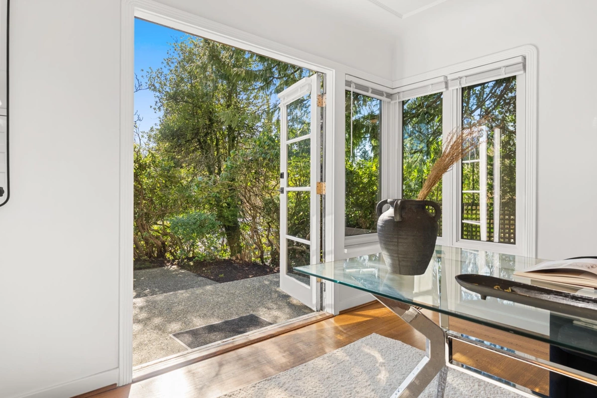 Entry Foyer Photo of 4709 Chancellor Boulevard, Vancouver, BC