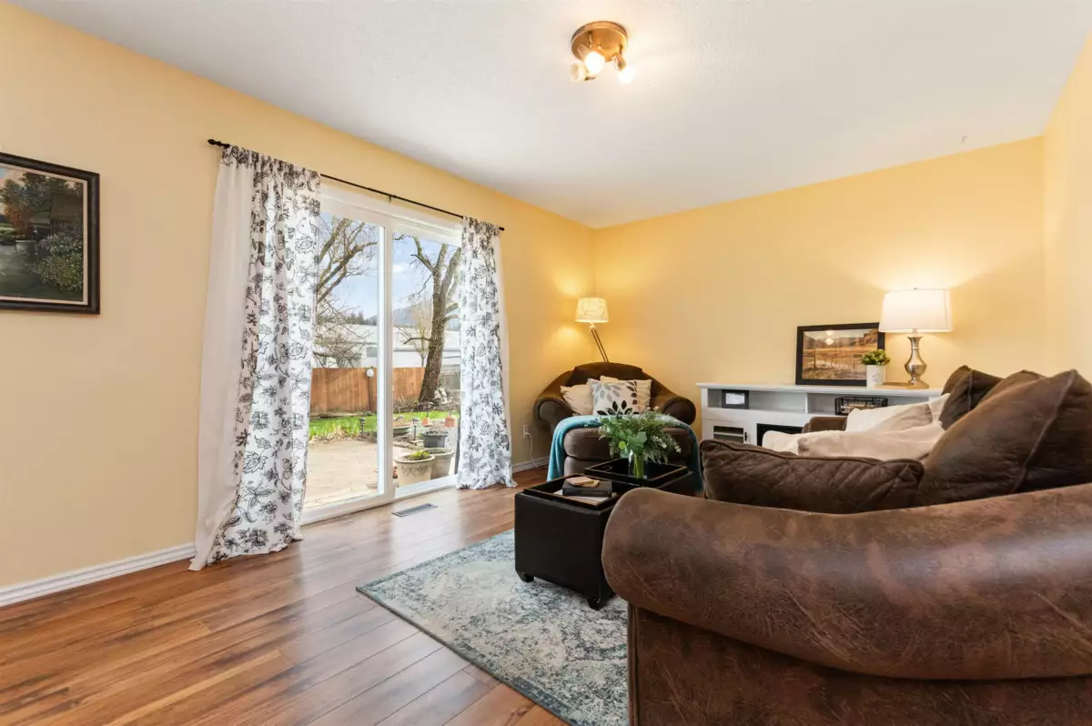 Entry Foyer Photo of 45023 Stratford Place, Chilliwack, BC