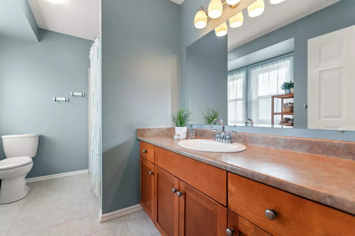 Front Yard Photo of 45023 Stratford Place, Chilliwack, BC