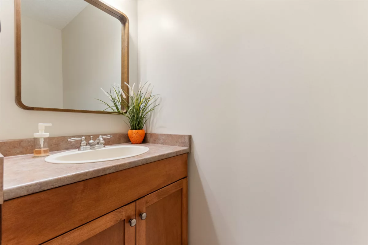 Hallway Photo of 45023 Stratford Place, Chilliwack, BC