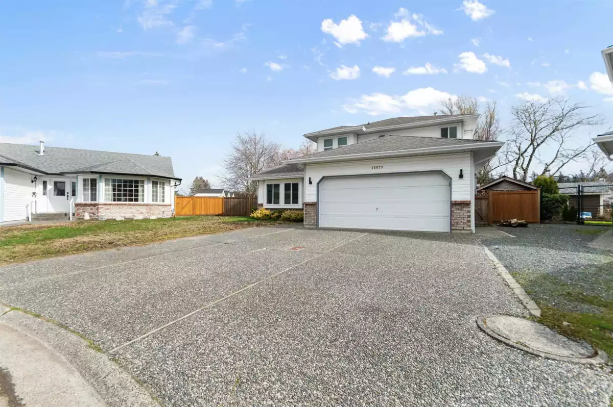 Living Room Photo of 45023 Stratford Place, Chilliwack, BC
