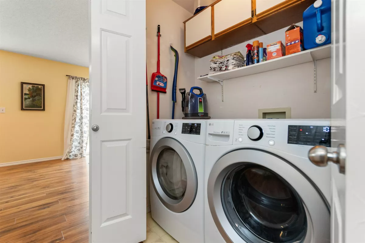 Staircase Photo of 45023 Stratford Place, Chilliwack, BC