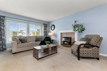 Kitchen Island Photo of 45023 Stratford Place, Chilliwack, BC