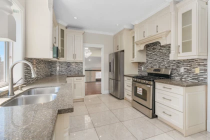 Mudroom Photo of 9944 128 Street, Surrey, BC