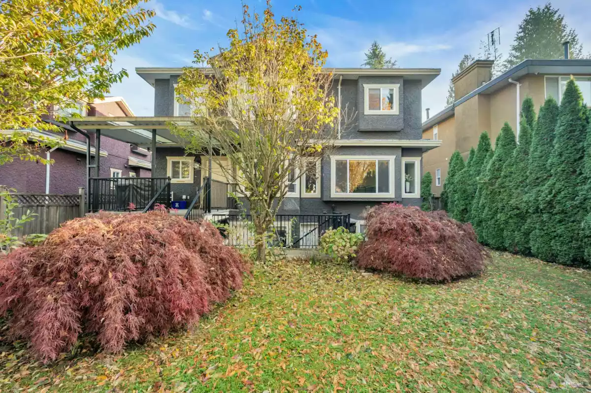 Garden / Landscaping Photo of 7865 Rosewood Street, Burnaby, BC