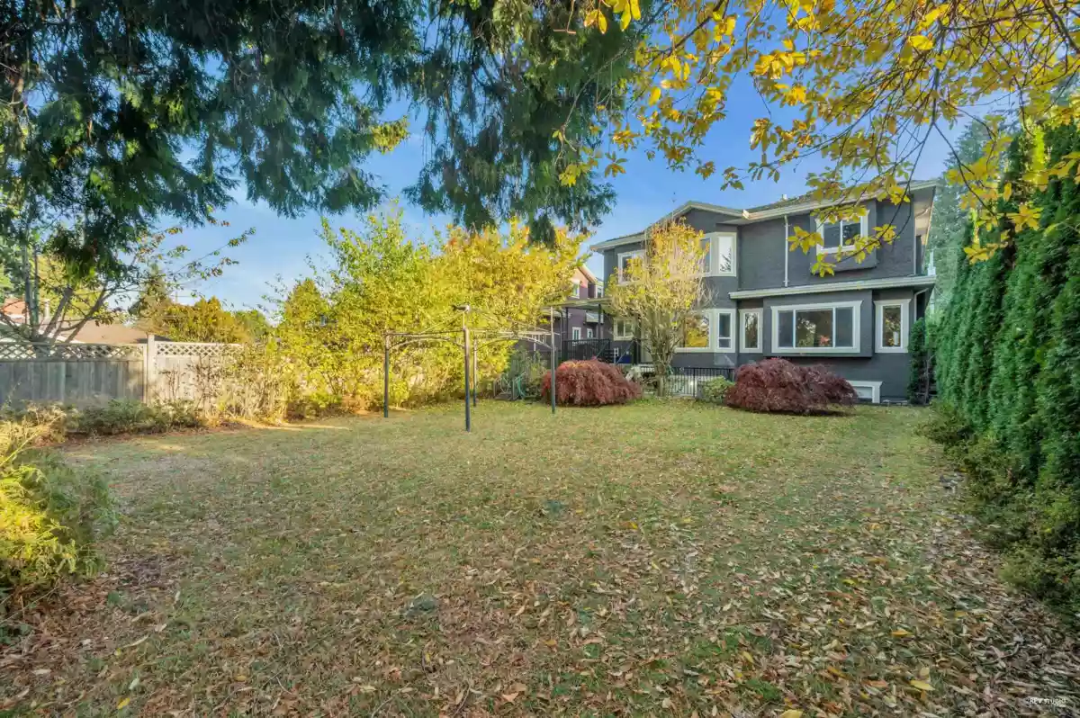 Hot Tub / Spa Photo of 7865 Rosewood Street, Burnaby, BC