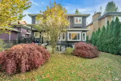 Garden / Landscaping Photo of 7865 Rosewood Street, Burnaby, BC