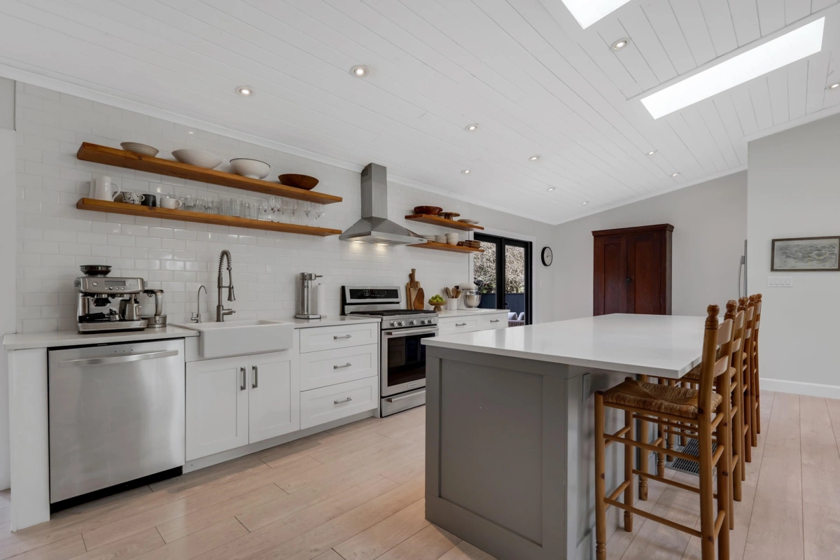 Breakfast Nook Photo of 1518 Eagle Run Drive, Squamish, BC