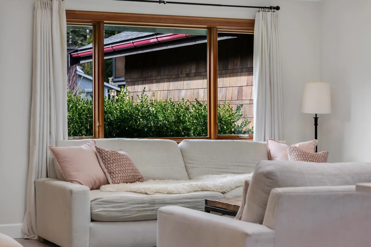 Living Room Photo of 1518 Eagle Run Drive, Squamish, BC