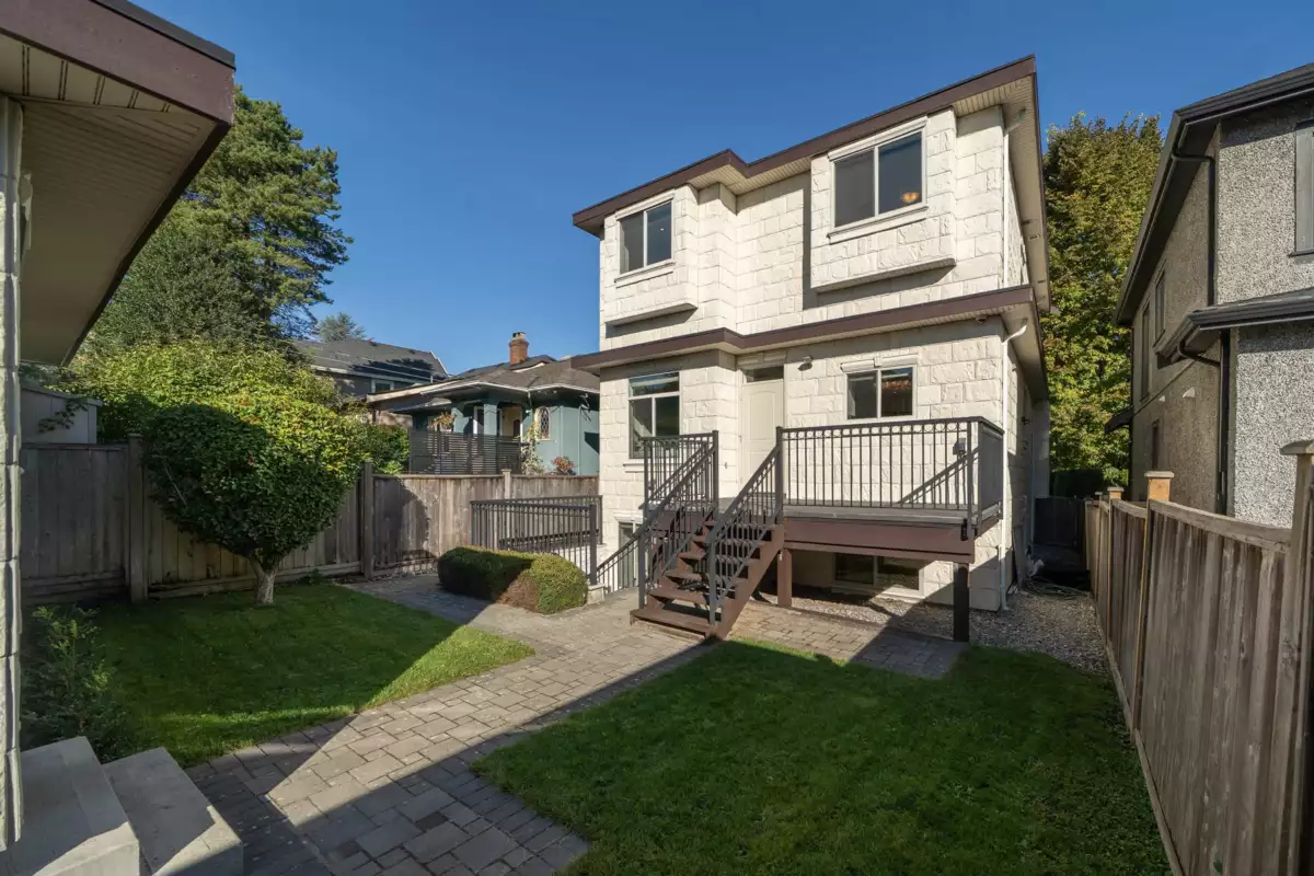 Entry Foyer Photo of 3716 W 17th Avenue, Vancouver, BC