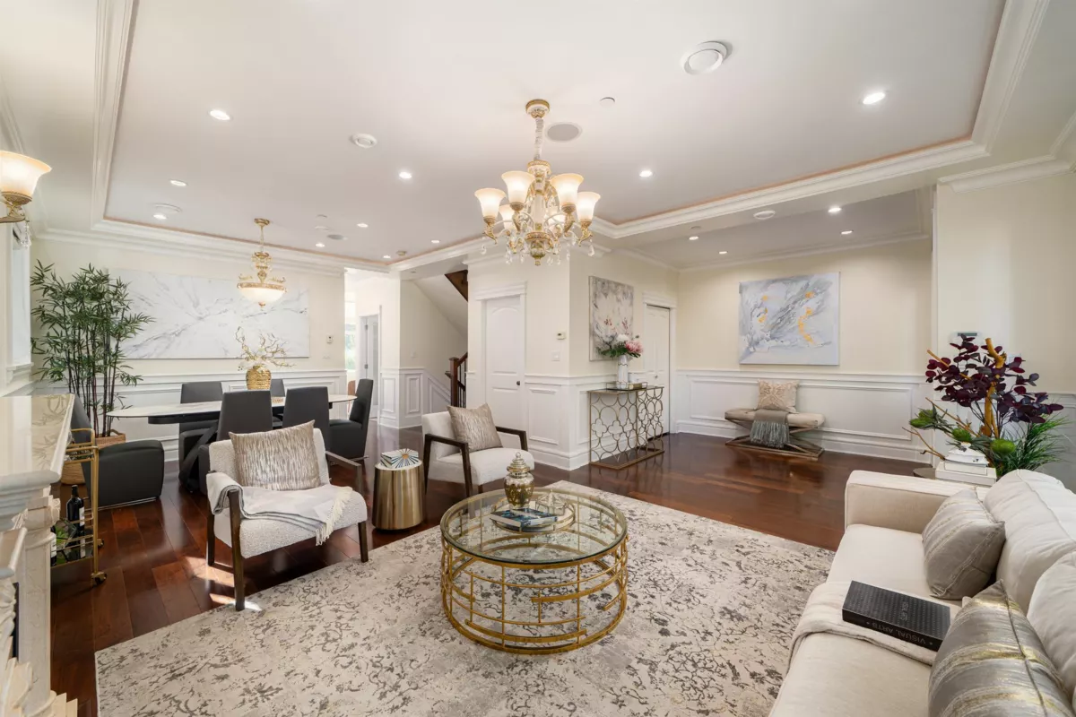 Kitchen Island Photo of 3716 W 17th Avenue, Vancouver, BC