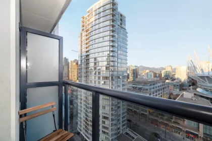 Powder Room Photo of 2106 939 Expo Boulevard, Vancouver, BC