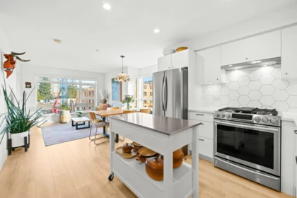 303 1519 Crown Street, North Vancouver, BC, North Vancouver — Apartment/Condo for sale