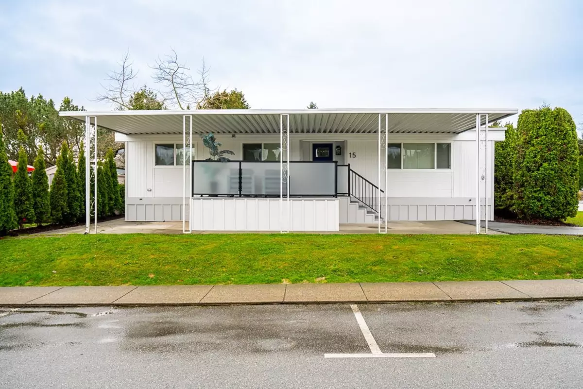Family Room Photo of 15 1840 160 Street, Surrey, BC