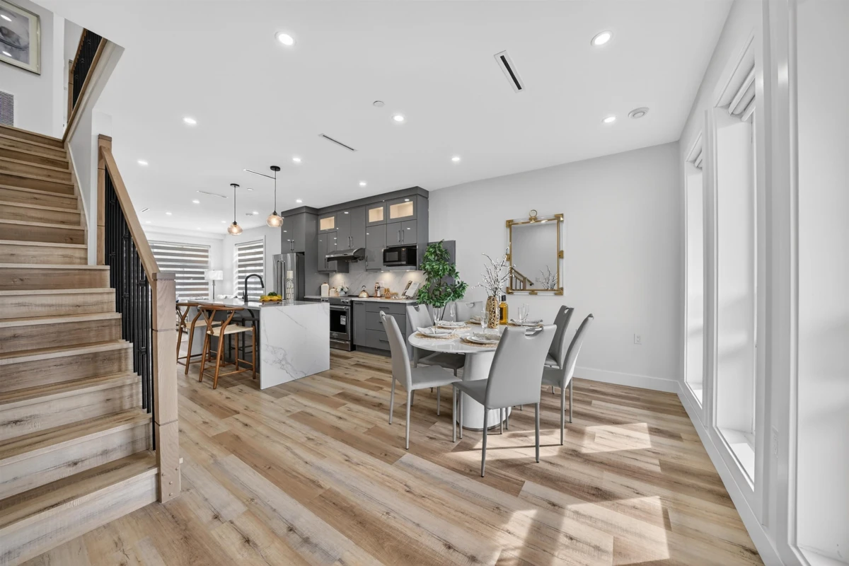 Dining Area Photo of 516 W 60th Avenue, Vancouver, BC