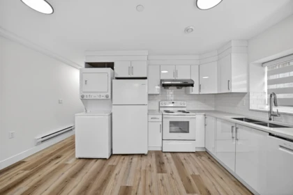 Hallway Photo of 516 W 60th Avenue, Vancouver, BC