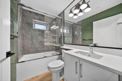 Powder Room Photo of 516 W 60th Avenue, Vancouver, BC