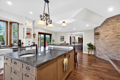 Kitchen Island Photo of 21687 48a Avenue, Langley, BC