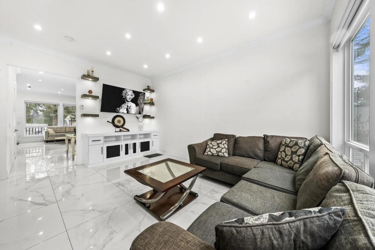 Family Room Photo of 6021 128a Street, Surrey, BC