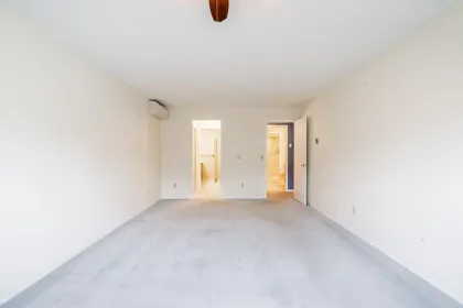 Entry Foyer Photo of 100 1450 Mccallum Road, Abbotsford, BC