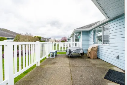 Front Yard Photo of 100 1450 Mccallum Road, Abbotsford, BC